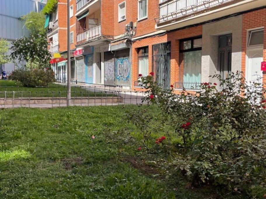 Nuevo Y Confortable Apartamento En Vista Alegre Madrid Bagian luar foto
